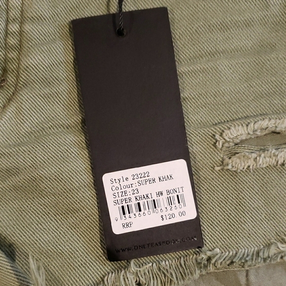 One Teaspoon Women's Green Distressed Denim Shorts 23 - Picture 2 of 9